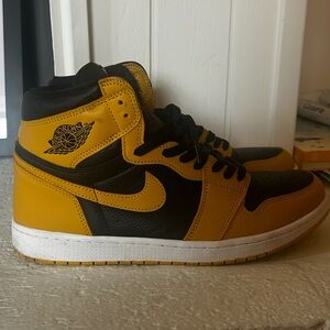 Nike Jordan 1 yellow and black size 12